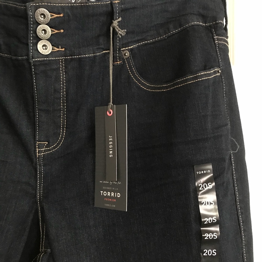 Plus size Torrid dark wash skinny jean size 20